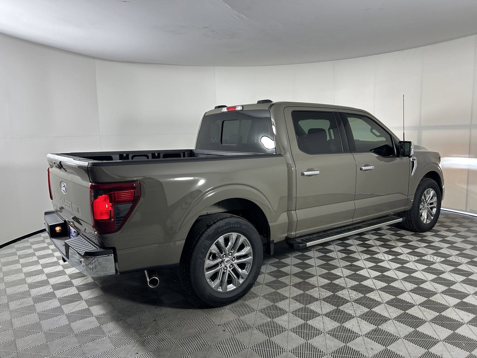 2025 Ford F-150 XLT photo 8