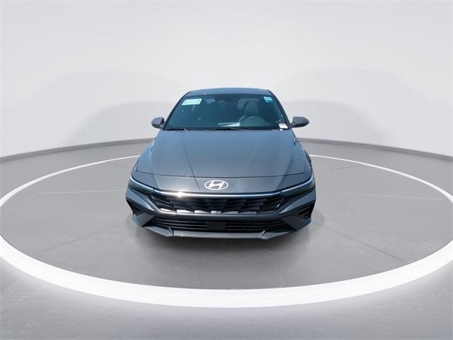 2025 Hyundai Elantra Hybrid Limited photo 3