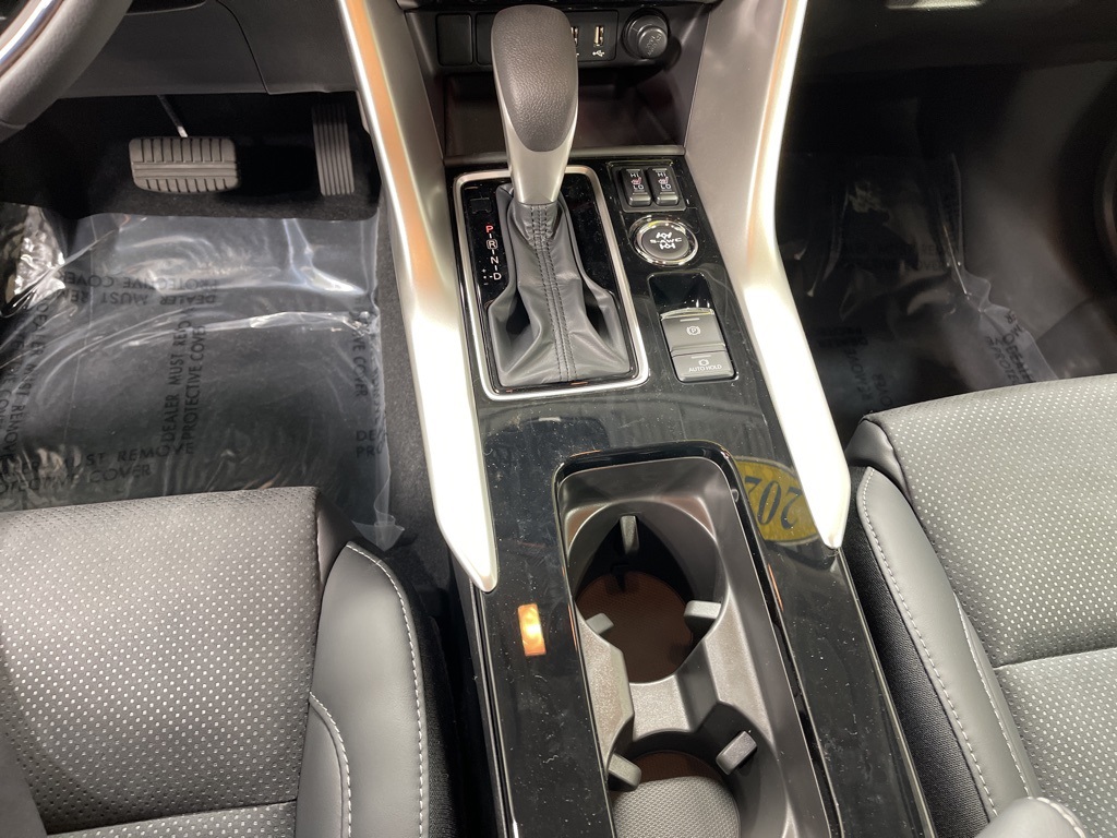 2025 Mitsubishi Eclipse Cross SE photo 11