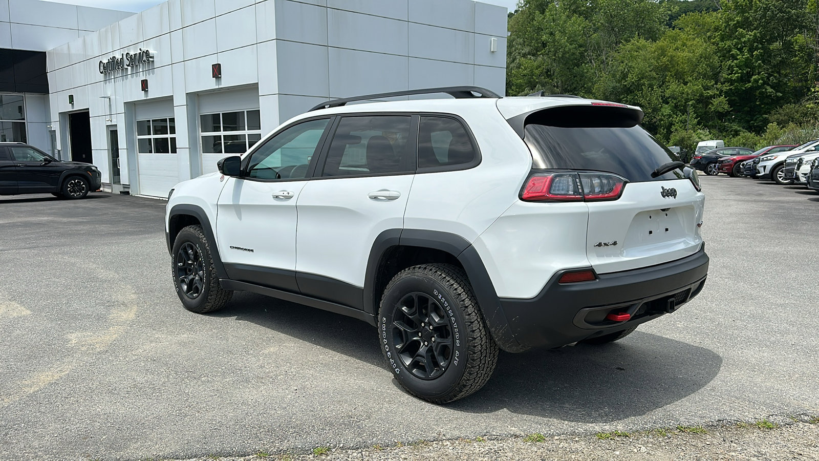 2022 Jeep Cherokee Trailhawk photo 2