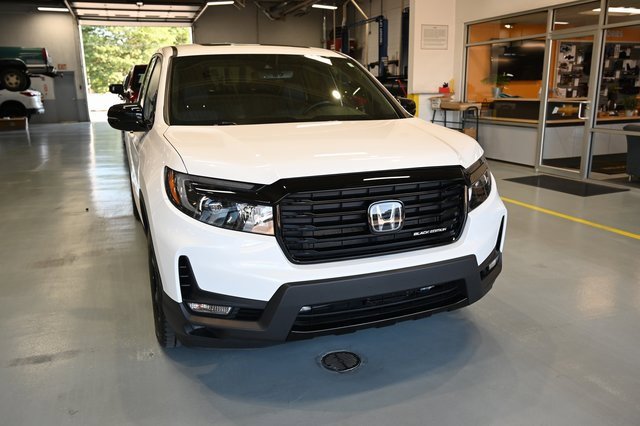 2023 Honda Ridgeline Black Edition photo 3
