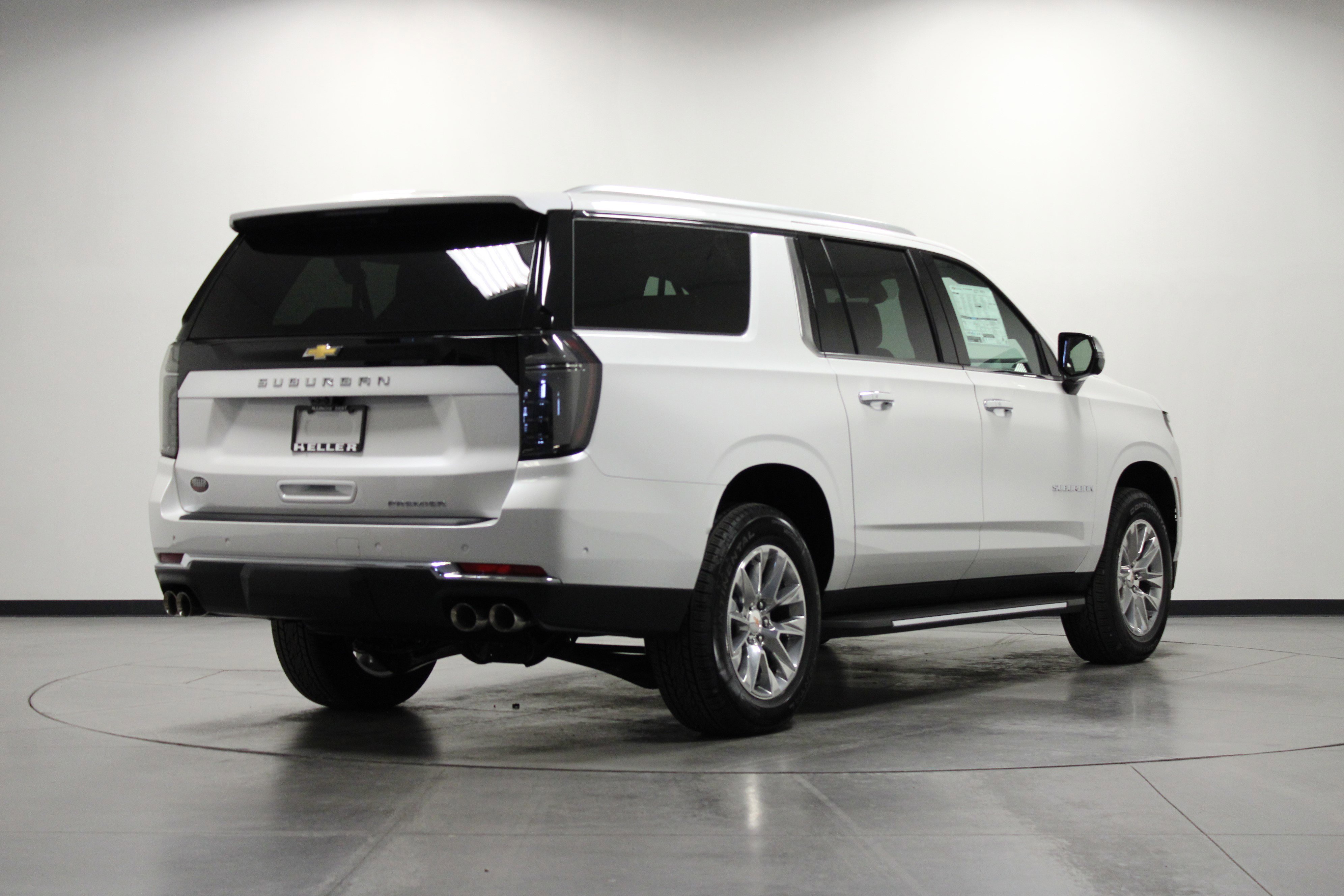 2025 Chevrolet Suburban Premier photo 3