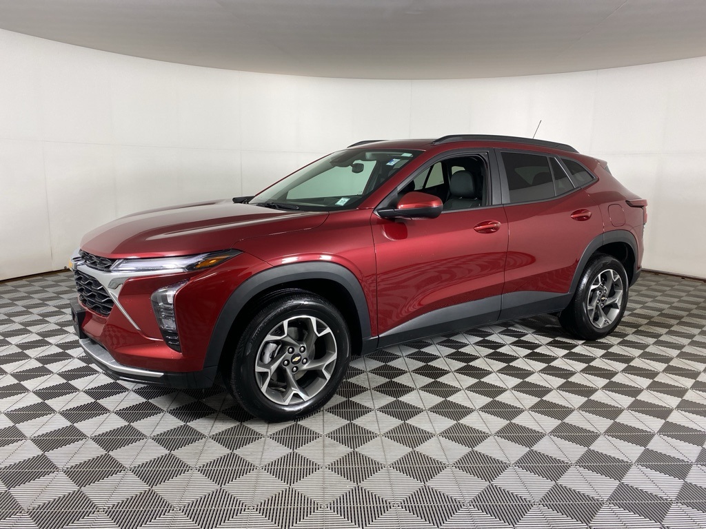 2024 Chevrolet Trax LT photo 3