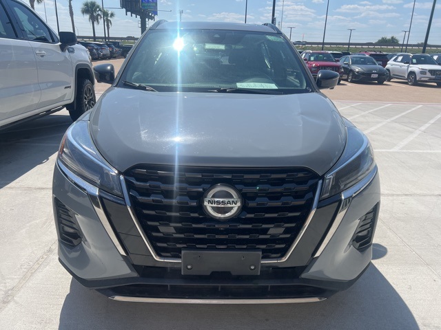 2021 Nissan Kicks SR photo 2