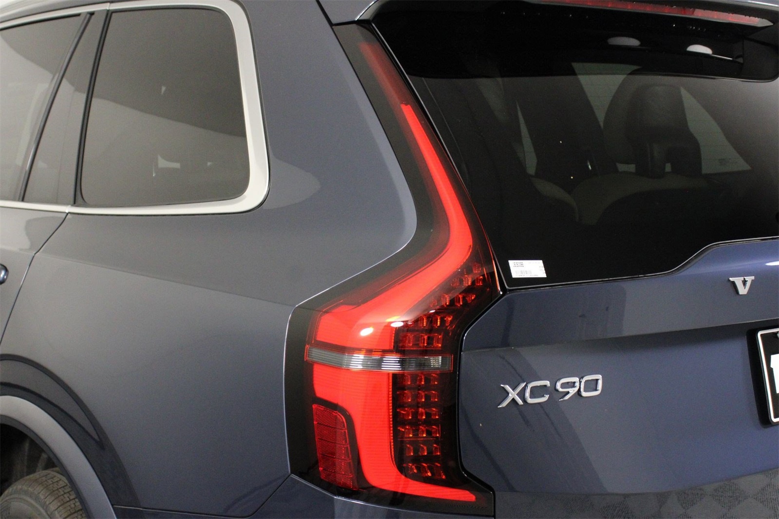2026 Volvo XC90 T8 Core photo 15