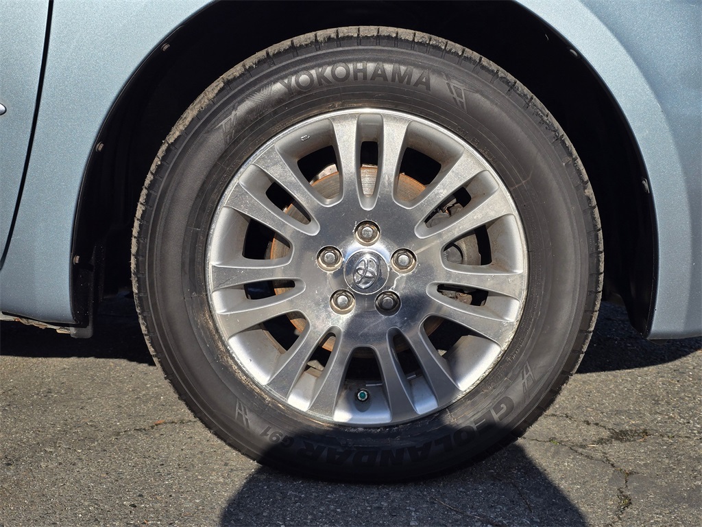 2008 Toyota Sienna XLE photo 3