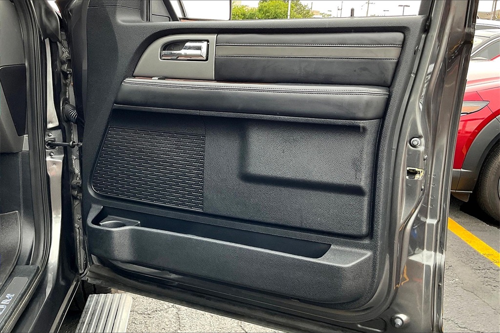 2016 Ford Expedition Platinum photo 21