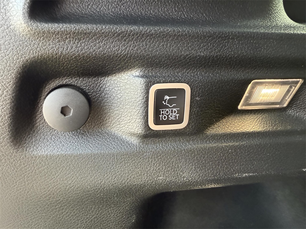 2021 Jeep Grand Cherokee Laredo photo 14
