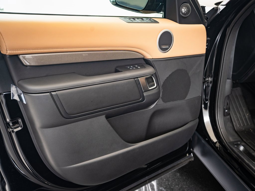 2025 Land Rover Discovery Metropolitan Edition photo 17
