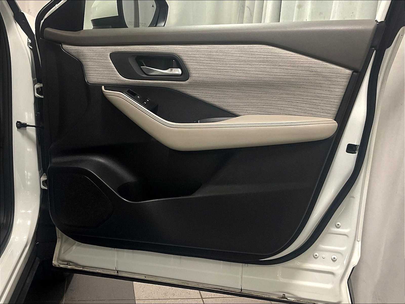 2023 Nissan Rogue SV photo 12
