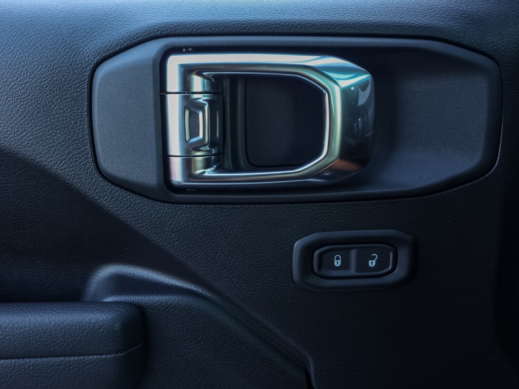 New 2026 Bright White Clear-Coat Exterior Paint Jeep Sport image 20