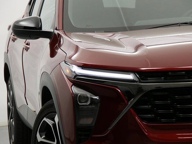 2025 Chevrolet Trax photo 2