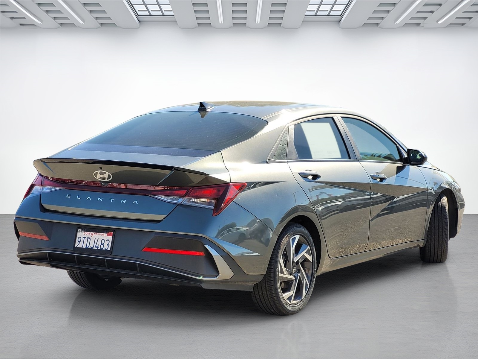 2025 Hyundai Elantra SEL Sport photo 3