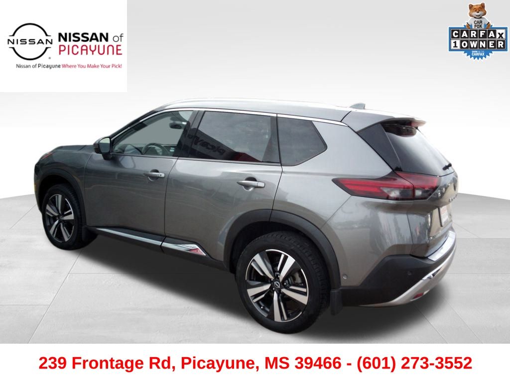 2022 Nissan Rogue Platinum photo 2