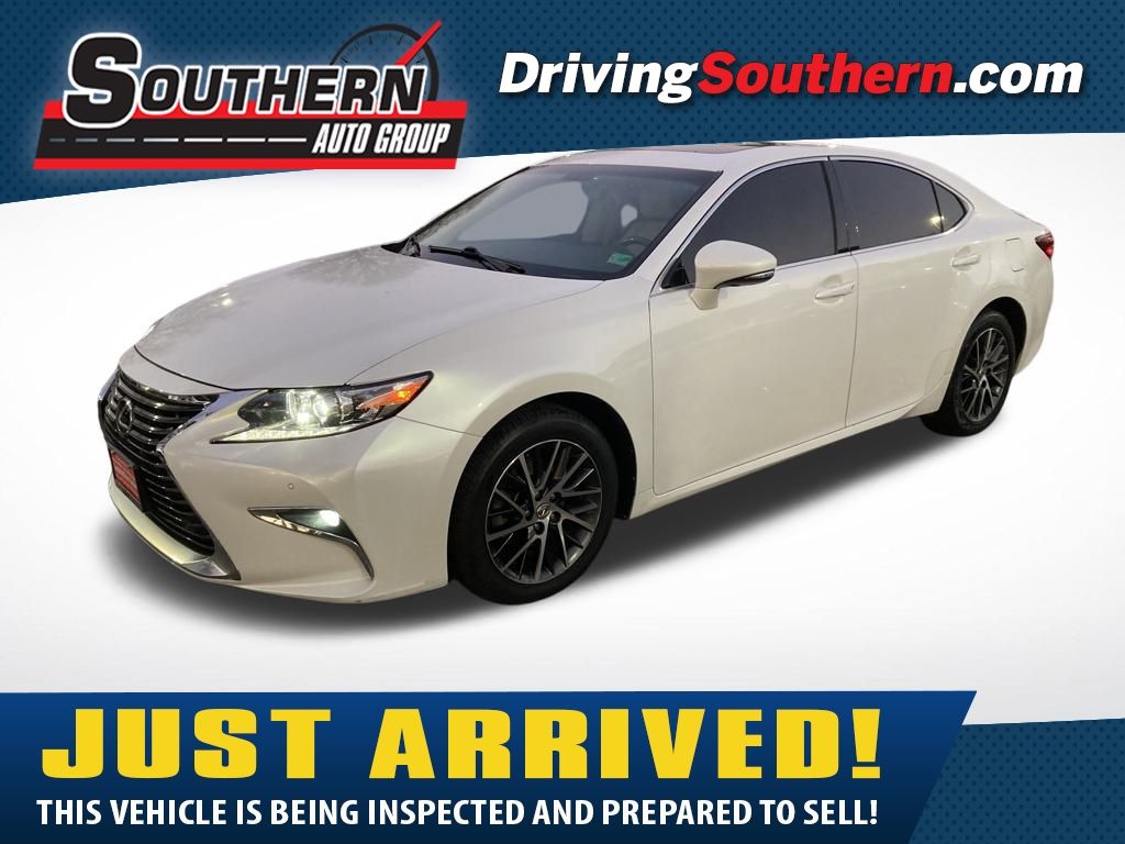 2016 Lexus ES 350's photo