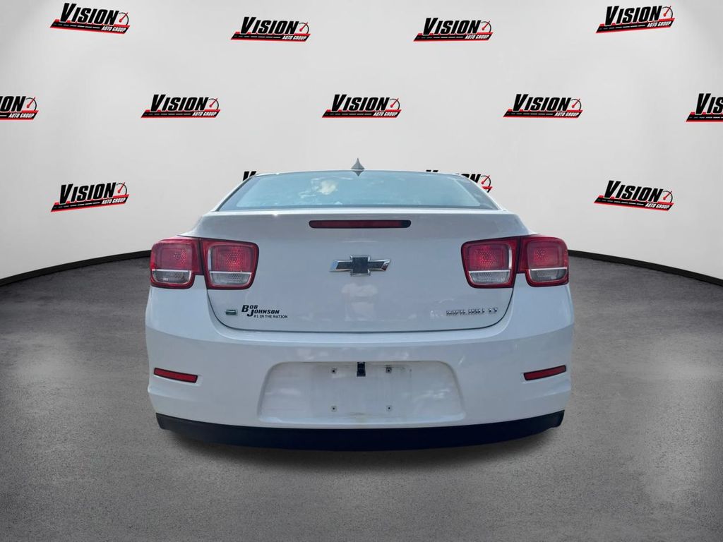 2015 Chevrolet Malibu 1LT photo 3