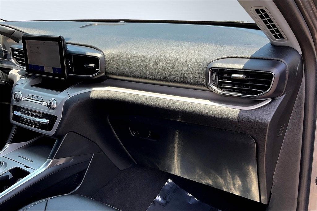 2023 Ford Explorer XLT photo 17