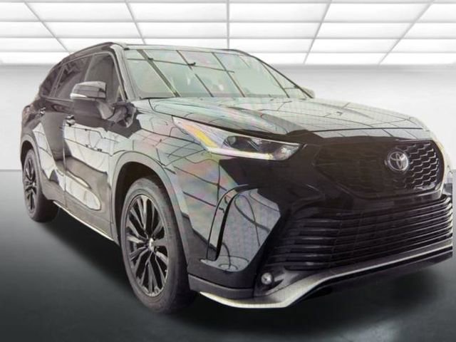 2024 Toyota Highlander LE's photo