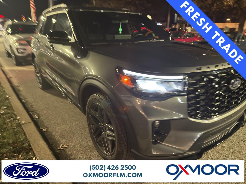 2025 Ford Explorer ST-LINE's photo