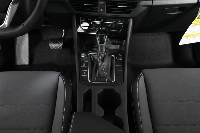 2025 Volkswagen Jetta 1.5T SE photo 9