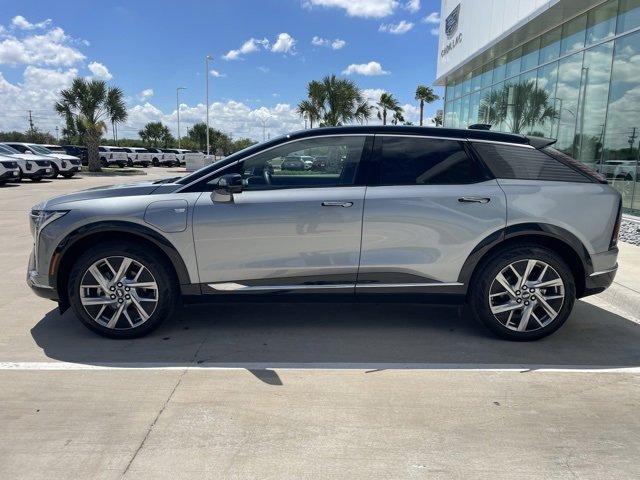 2025 Cadillac Optiq Luxury photo 3