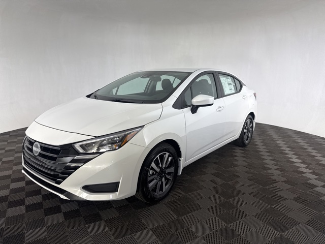 2025 Nissan Versa 1.6 SV photo 2