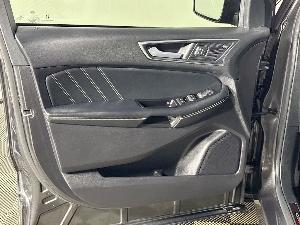 2020 Ford Edge ST photo 7