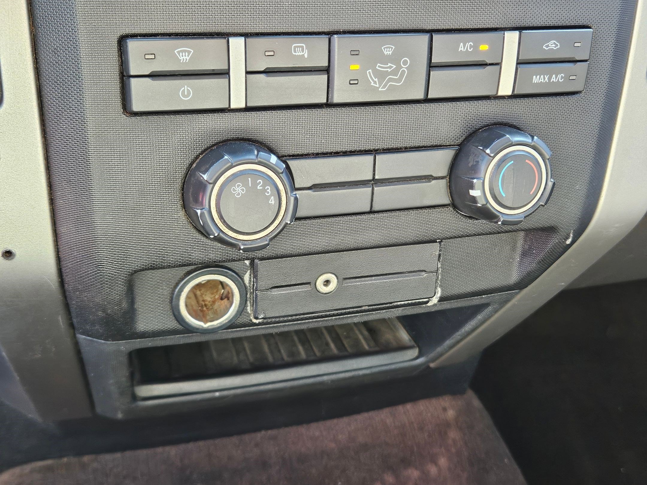 2010 Ford F-150 XLT photo 23