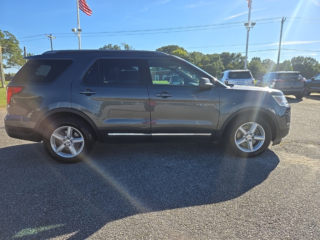 2018 Ford Explorer XLT photo 4