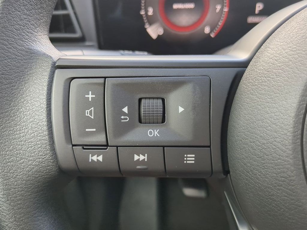2025 Nissan Kicks SV photo 18