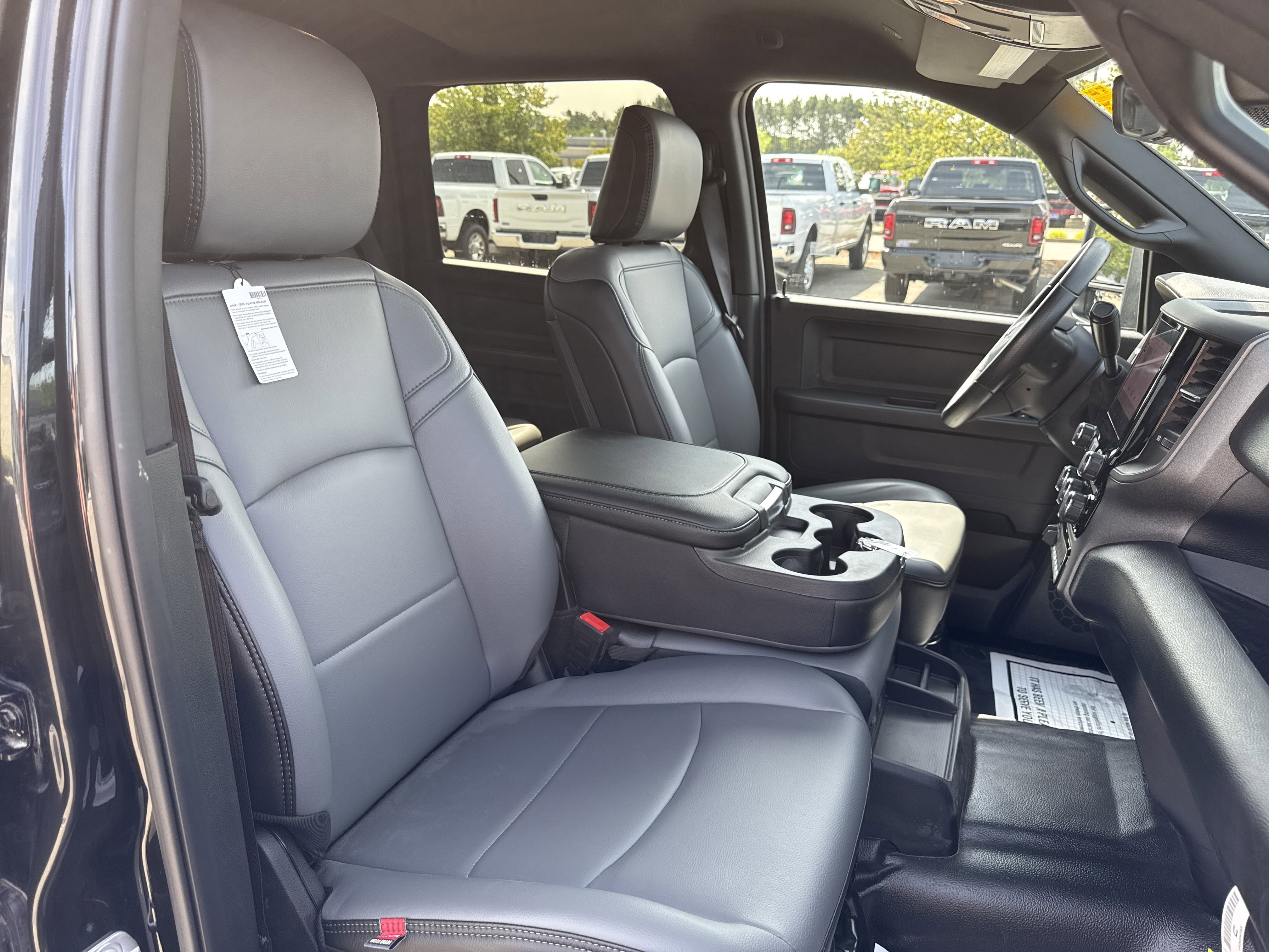 2025 Ram 2500 Tradesman photo 3