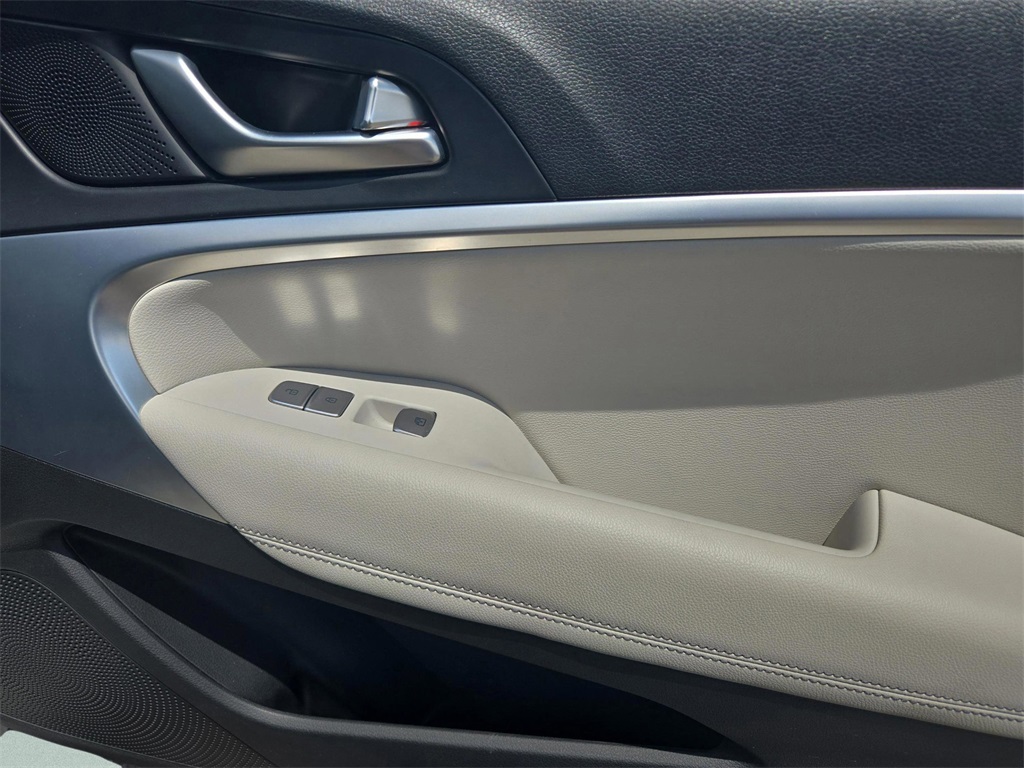 2024 Genesis G70 2.5T photo 23