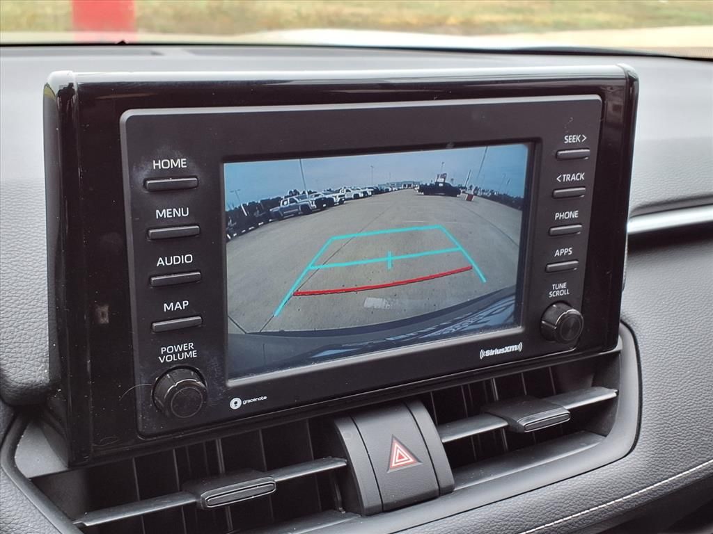 2021 Toyota RAV4 LE photo 4