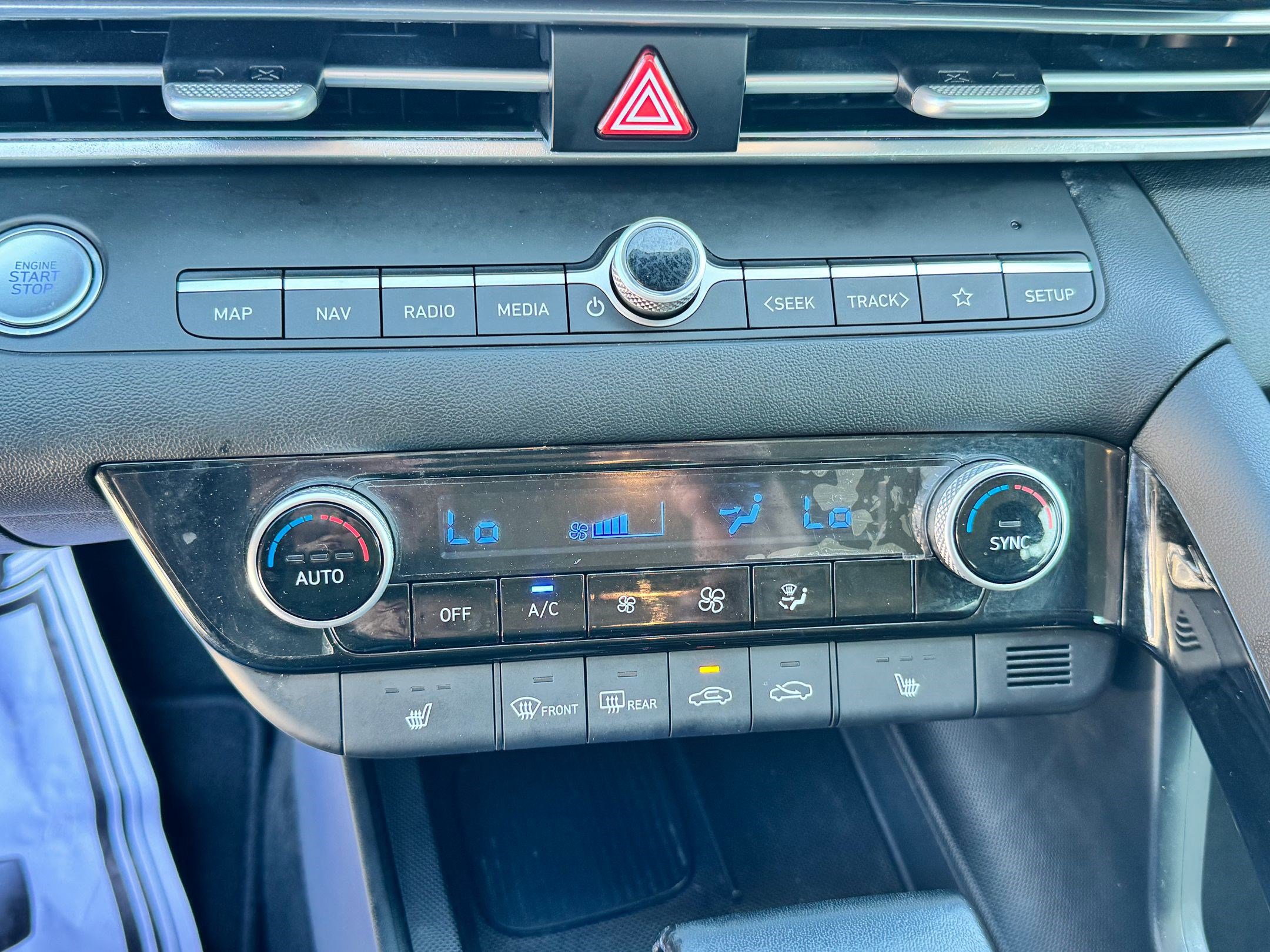 2025 Hyundai Elantra SEL Convenience photo 15