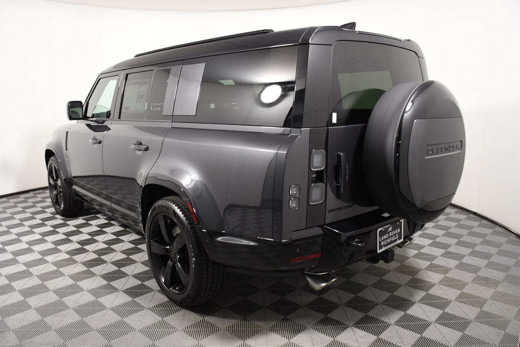 2026 Land Rover Defender 130 V8 photo 4