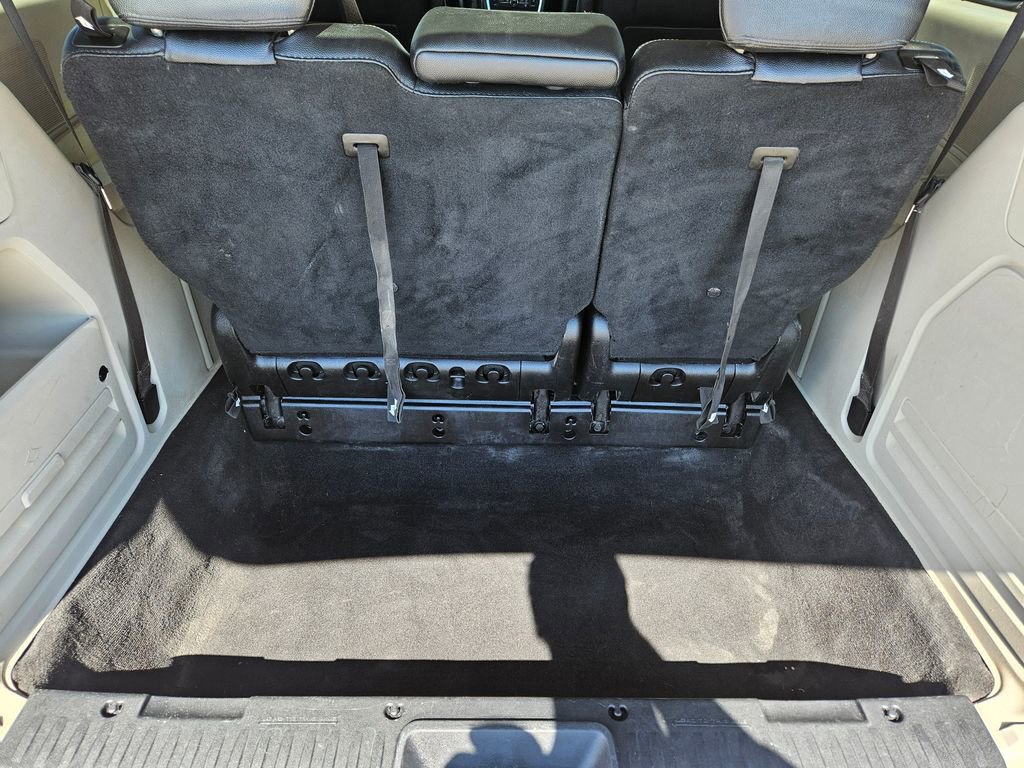 2016 Chrysler Town & Country Touring photo 20