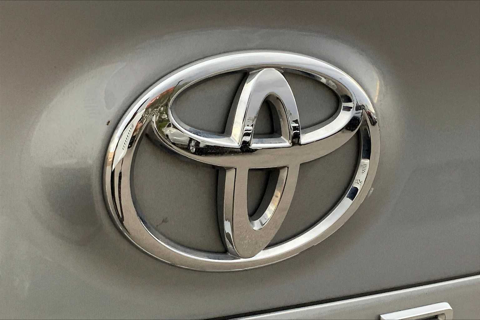 2022 Toyota Camry LE photo 28