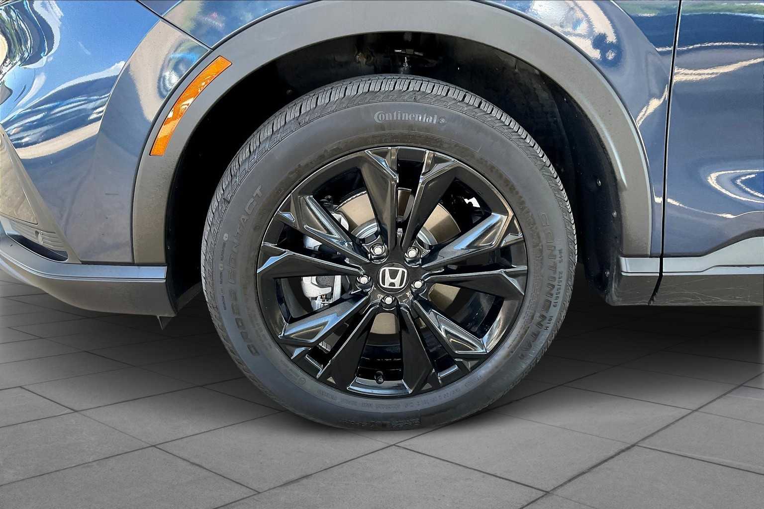 2025 Honda CR-V Hybrid Sport Touring photo 9