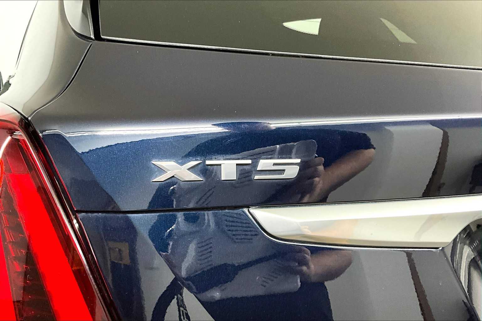 2021 Cadillac XT5 Premium Luxury photo 9