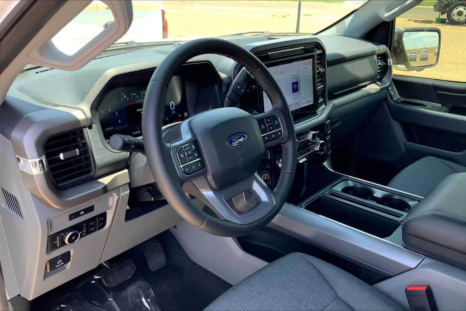 2025 Ford F-150 XLT photo 7