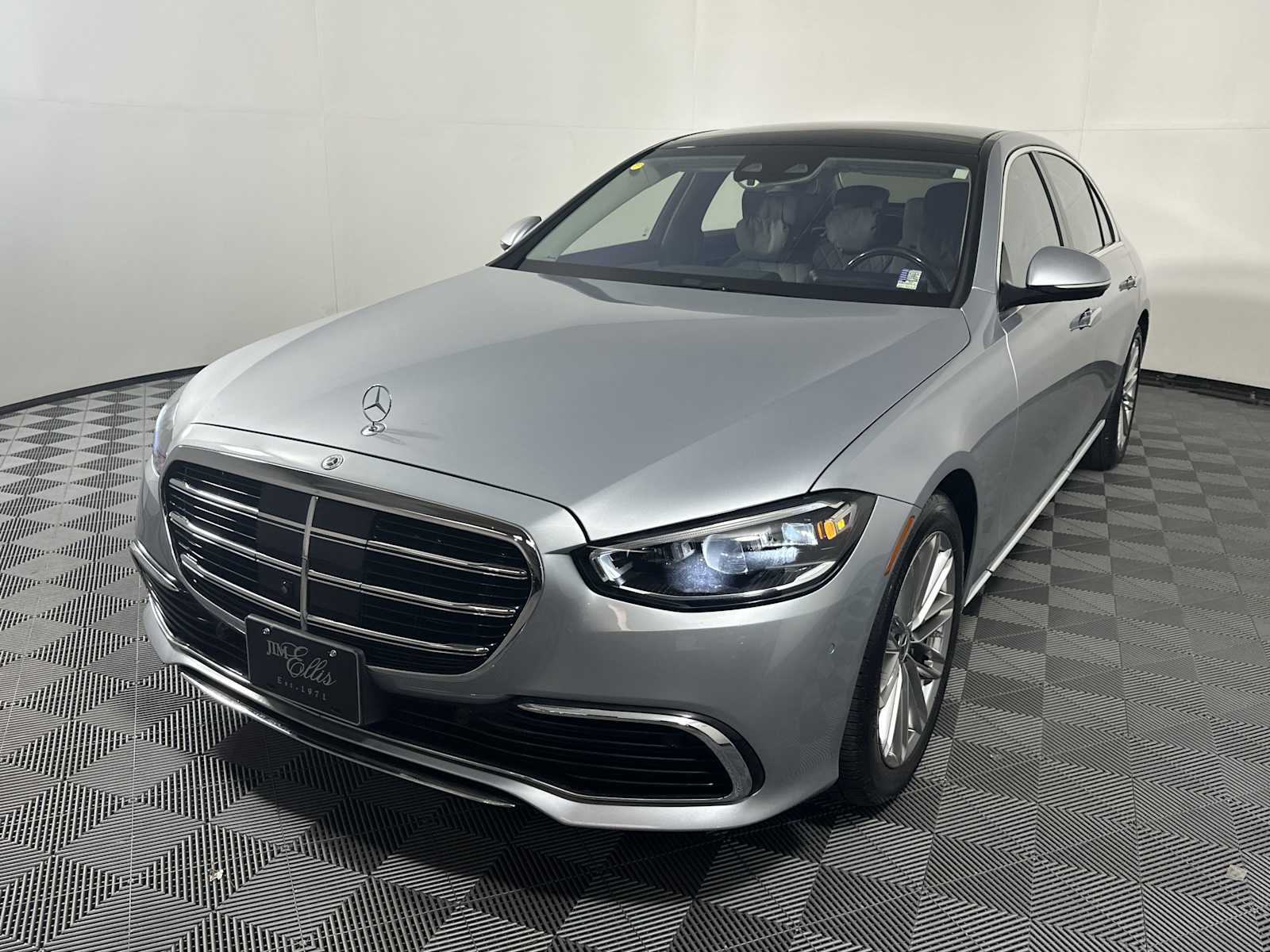 2022 Mercedes Benz S Maybach 580 4MATIC photo 3