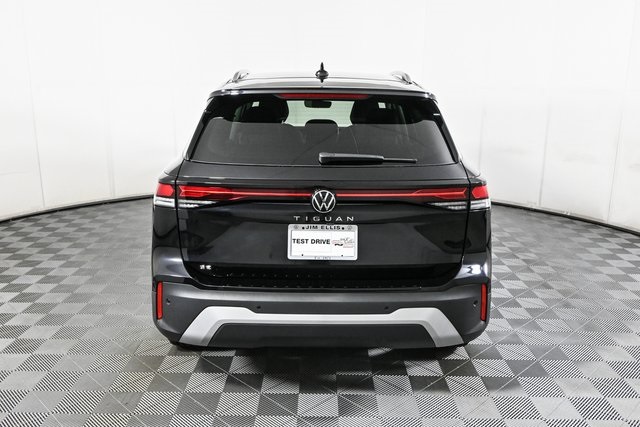 2025 Volkswagen Tiguan SE photo 28