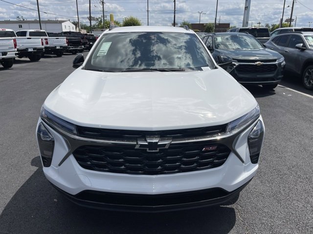2025 Chevrolet Trax photo 2