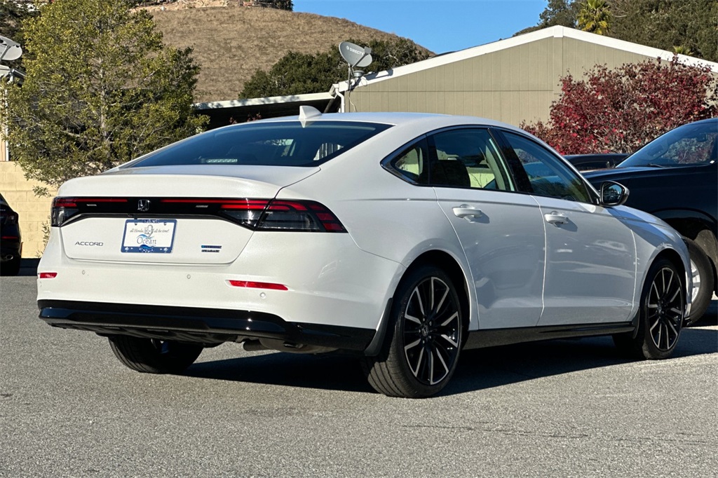 2025 Honda Accord Hybrid Touring photo 4
