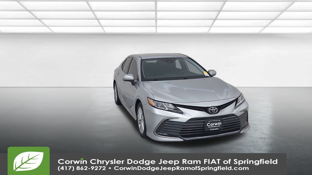 2021 Toyota Camry LE photo 4
