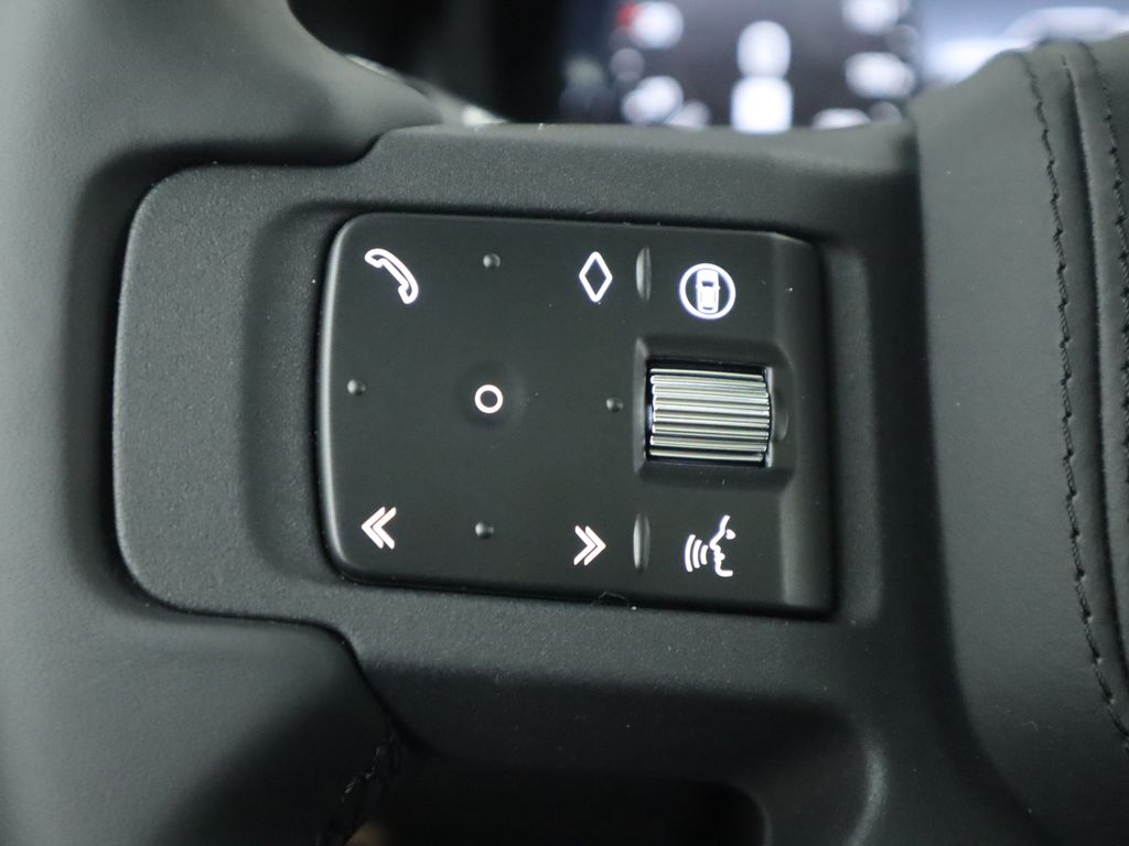 2025 Land Rover Defender 110 X photo 11