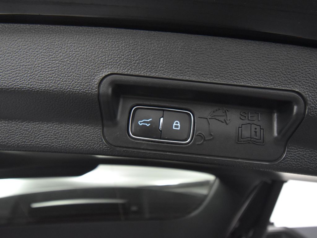 2024 Ford Explorer ST-Line photo 36