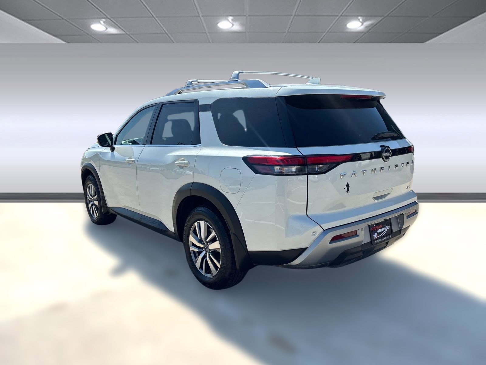 2022 Nissan Pathfinder SL photo 3