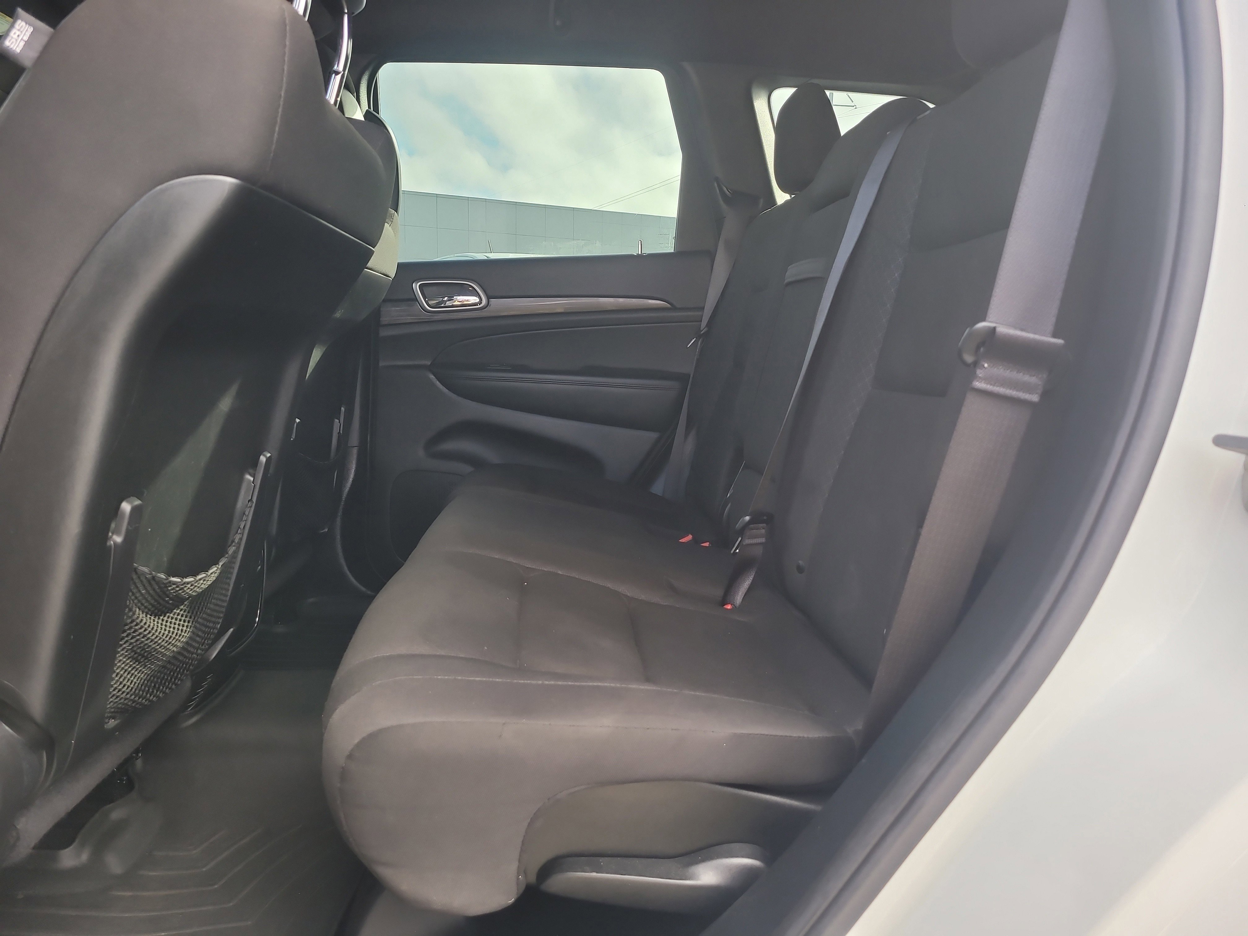 2019 Jeep Grand Cherokee Laredo E photo 4