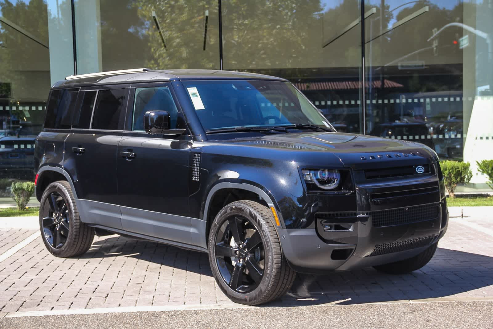 2026 Land Rover Defender 110 S photo 3